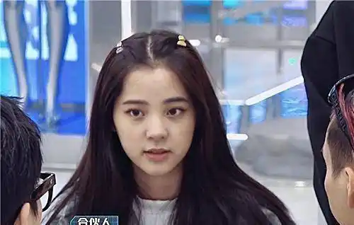 有一种"整容"叫欧阳娜娜卸妆,看到她素颜状态,网友很普通_节目_身材