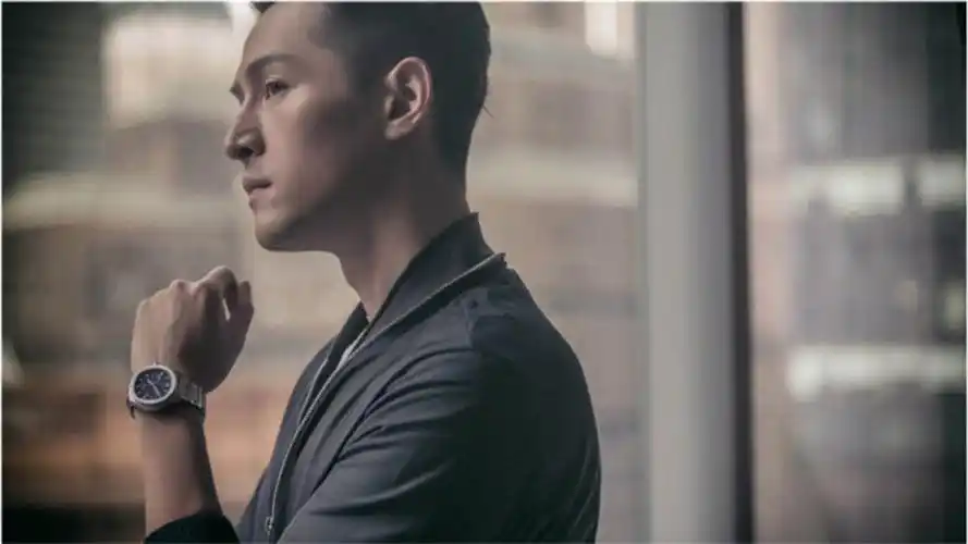 胡歌成为阿玛尼第一位全球代言人为什么胡歌阿玛尼喜爱来看就知道了