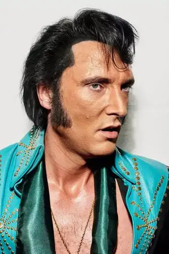 在世界的其他地方,有着一群职业"coser",他们专心模仿"猫王"的样子