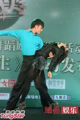 张柏芝黑丝短裤磨蹭男舞者 对方胯下当场起反应(图)