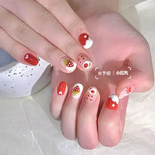 草莓熊美甲可可爱爱75