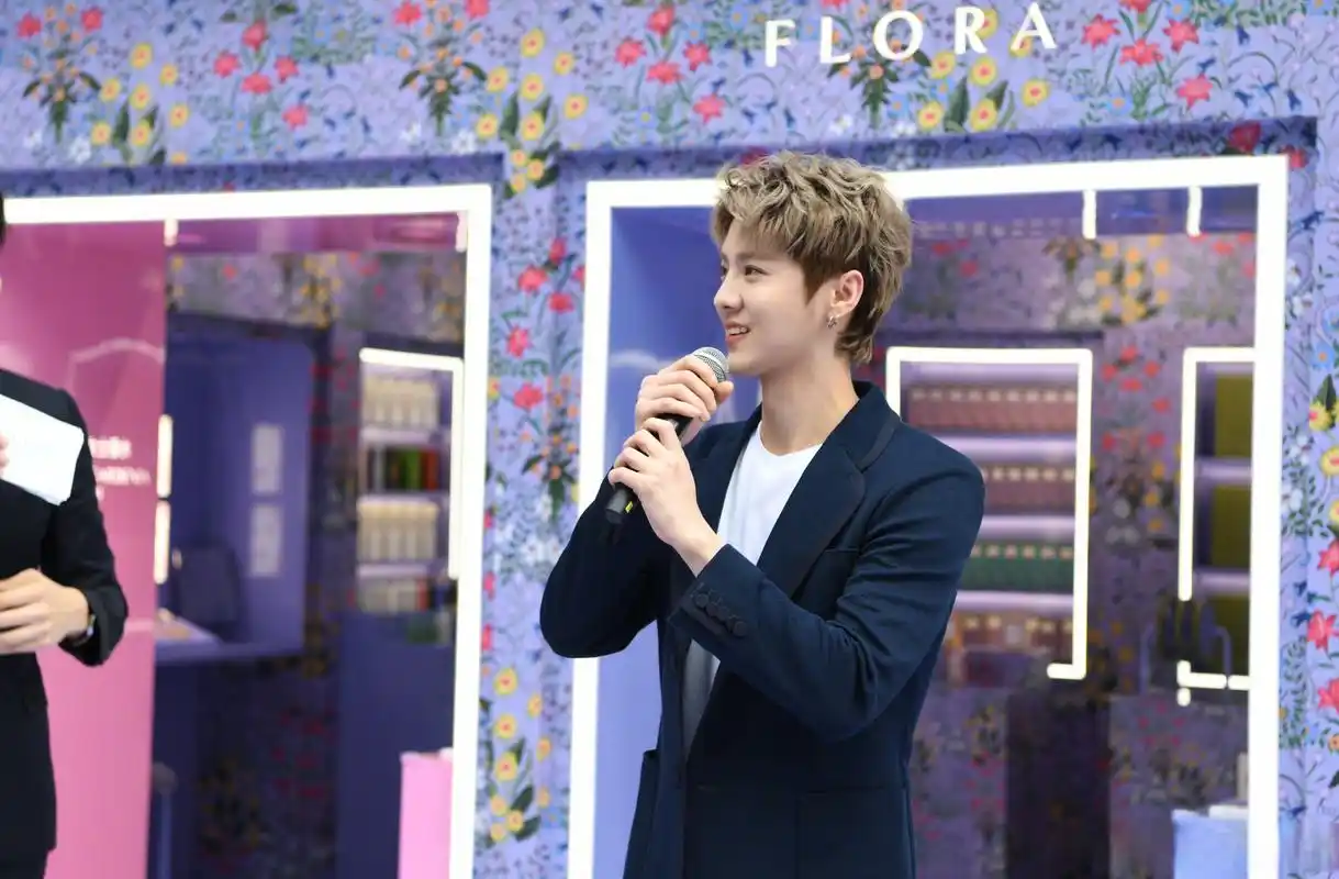 跟随古驰绮梦木兰的指引,与gucci 品牌代言人鹿晗m鹿m,一起畅游#古驰