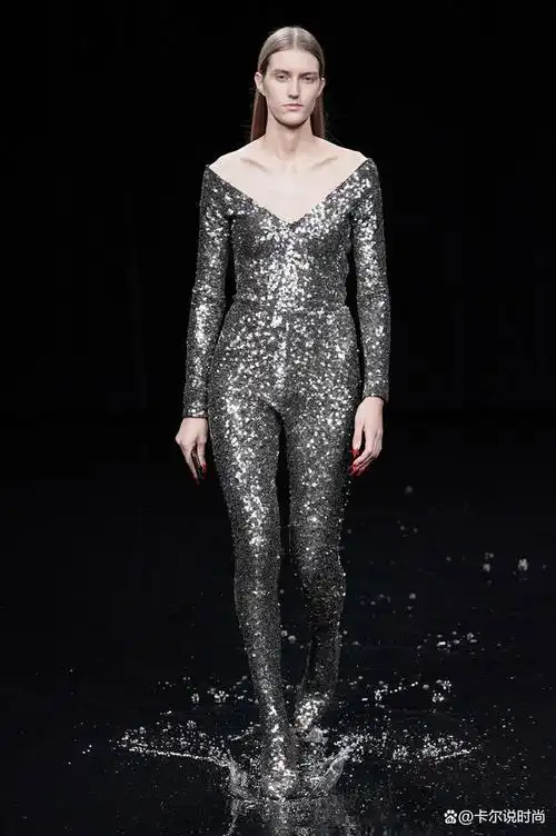 balenciaga:balenciaga的2020时装秀,戏剧性和大胆的绝佳组合