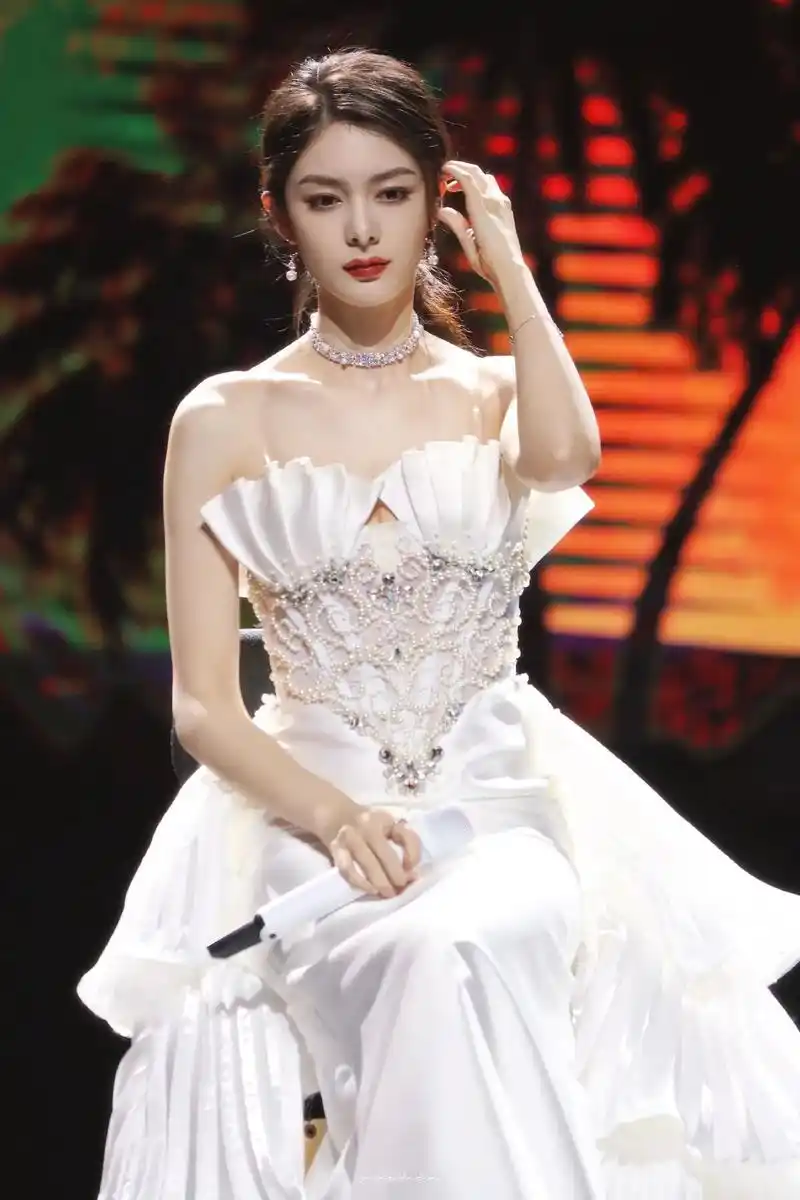 火箭少女101."自己的前途自己挣" #违规女孩 #傅菁