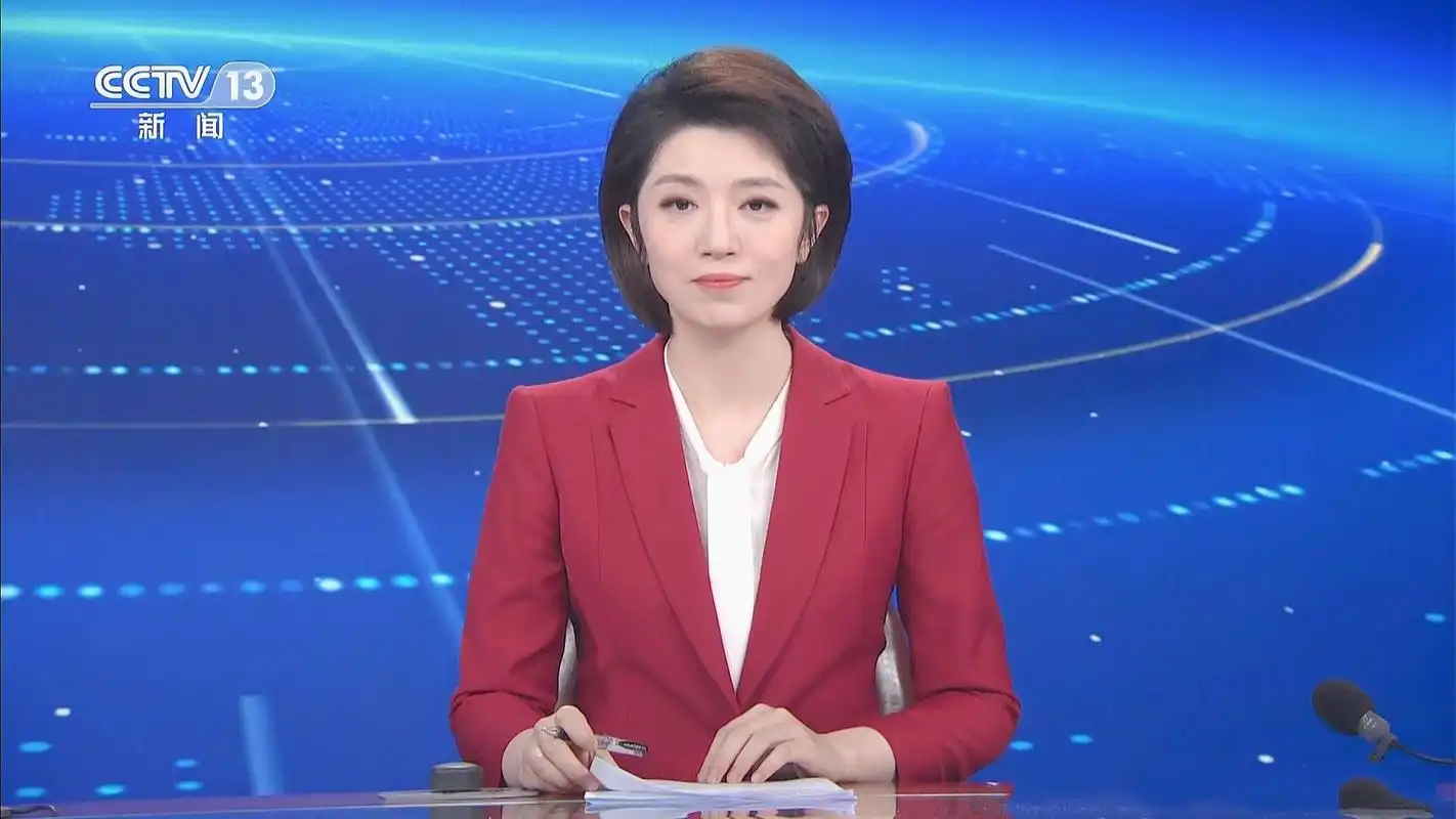 主持人大赛结束,果欣禹成《朝闻天下》固定主播,播音腔被看好