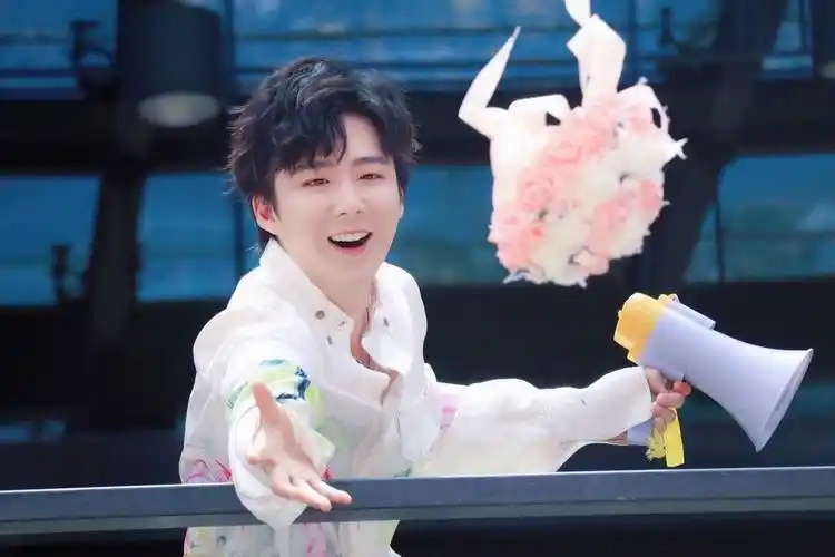 娱乐点评:肖战,赵丽颖,刘宇宁,朱梓骁,王嘉尔,白宇_刘亦菲_刘萌萌