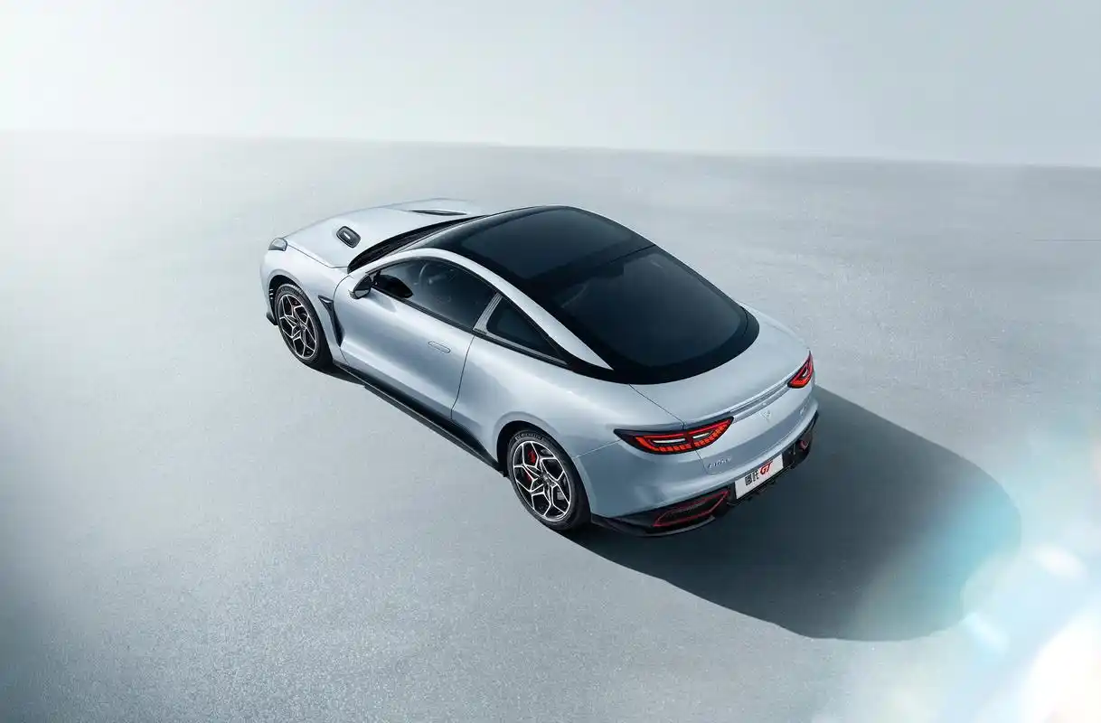 3秒级性能 续航无压力,哪吒gt圆国人的"跑车梦"_百姓汽车——选车购车