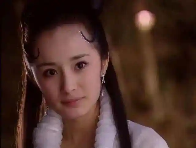 「娱乐」古装剧中"流苏髻"装扮,赵丽颖甜美可爱,她最清丽脱俗!