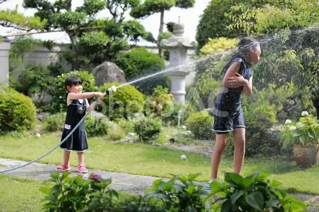 泳衣布料越来越多,校服布料越来越少,日本人到底是怎么想的?
