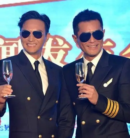 图张智霖古天乐晒自拍照遭网友吐槽后删微博