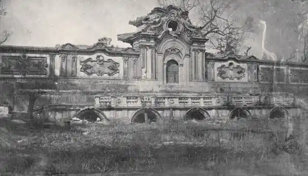 一百多年前,两个外国游客,拍到了被毁前的圆明园