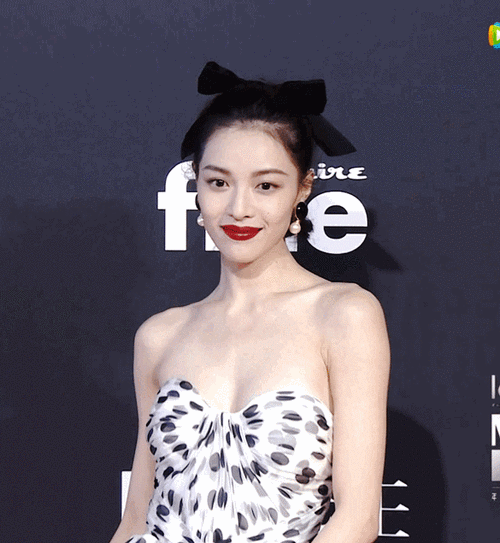 钟楚曦我各种活动自己化妆省下的钱可以买一套房