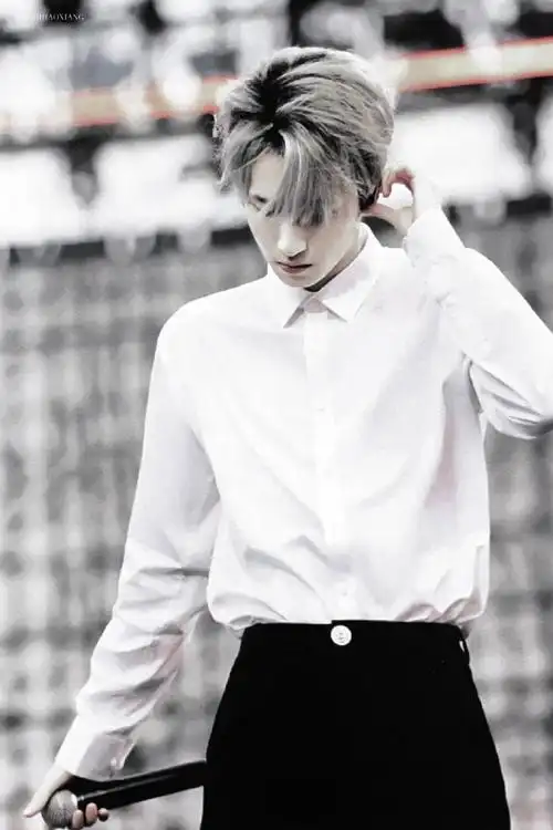 严浩翔最新机场状态