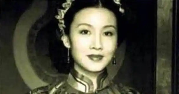 她欢天喜地上花轿,结果新郎是公公,生了2子3女,死后卷席下葬_叶蓁