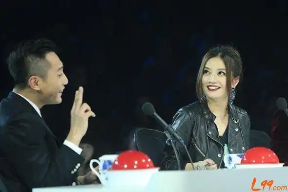 刘烨深夜表白赵薇,男神女神同框尽显岁月是把杀猪刀!