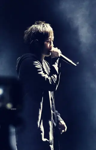 壁纸 阿信 cr.微博@玖月的第柒天