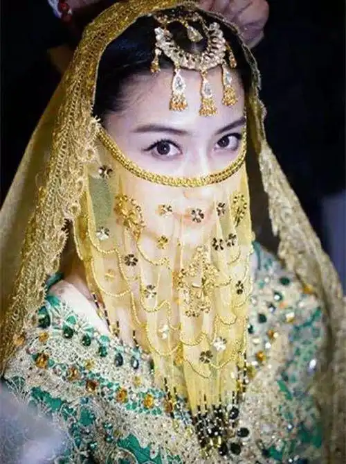 女星扮西域美人戴面纱,颖儿清新漂亮,李玲玉美如搪瓷娃娃!