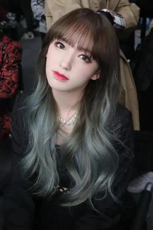 发际线高又怎样!盘点娱乐圈靠发型照样仙颜的高发际线女星