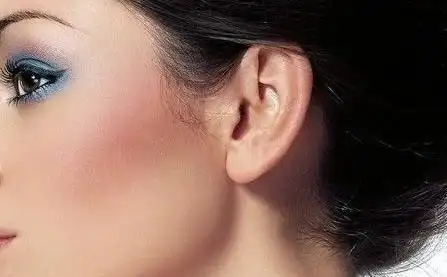 面相识人:从耳朵看富贵,耳朵大小看你一生财运,准的吓人!