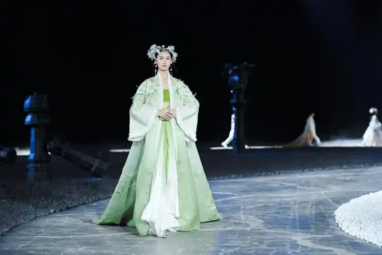 盖娅传说2021年秋冬大秀征途启程