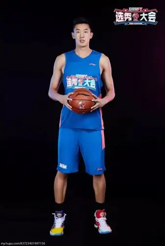 中国篮球人物壁纸第14期:新科状元——王少杰