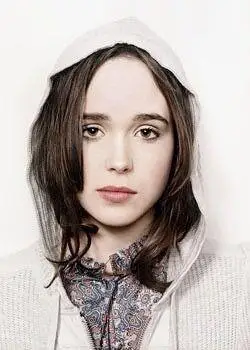 女星艾伦佩吉变性成功变男人大胆露胸前伤疤