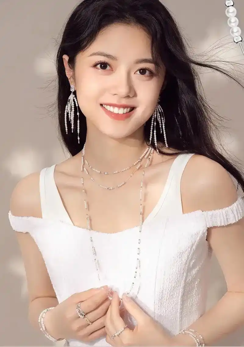 助我上热门# 图赏:清新小美女-赵今麦