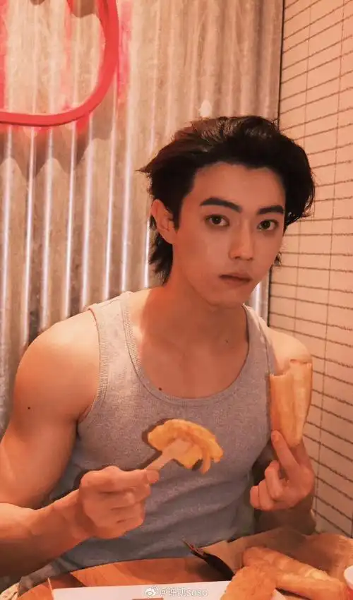 许凯这些照片和女友视角有什么差别狠狠代入!