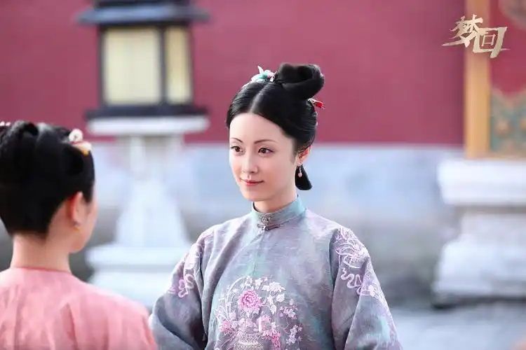 章乐韵《梦回》酣甜开播 "小春秋"尽释反差魅力_剧中