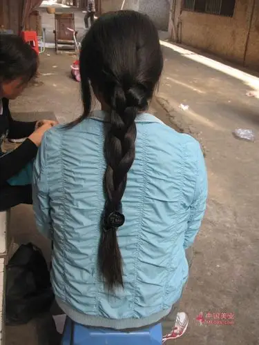 优惠价出售四川长发女06米天然柔顺黑发