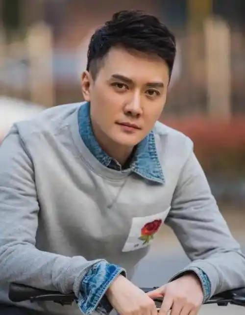 最关键的是他们只有中专学历的赵丽颖和本科戏剧表演毕业的冯绍峰之间