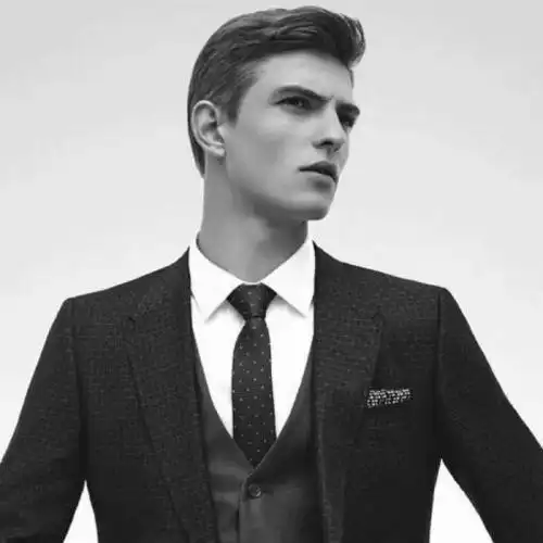 默默无闻男头像黑色系高冷,不要在爱情里沉醉-黑白头像