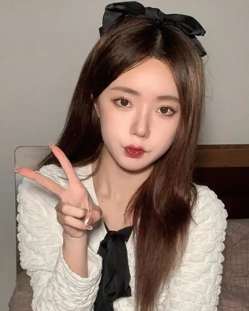 长相超萌的高人气正妹张允恩很吸睛圆圆脸蛋好可爱