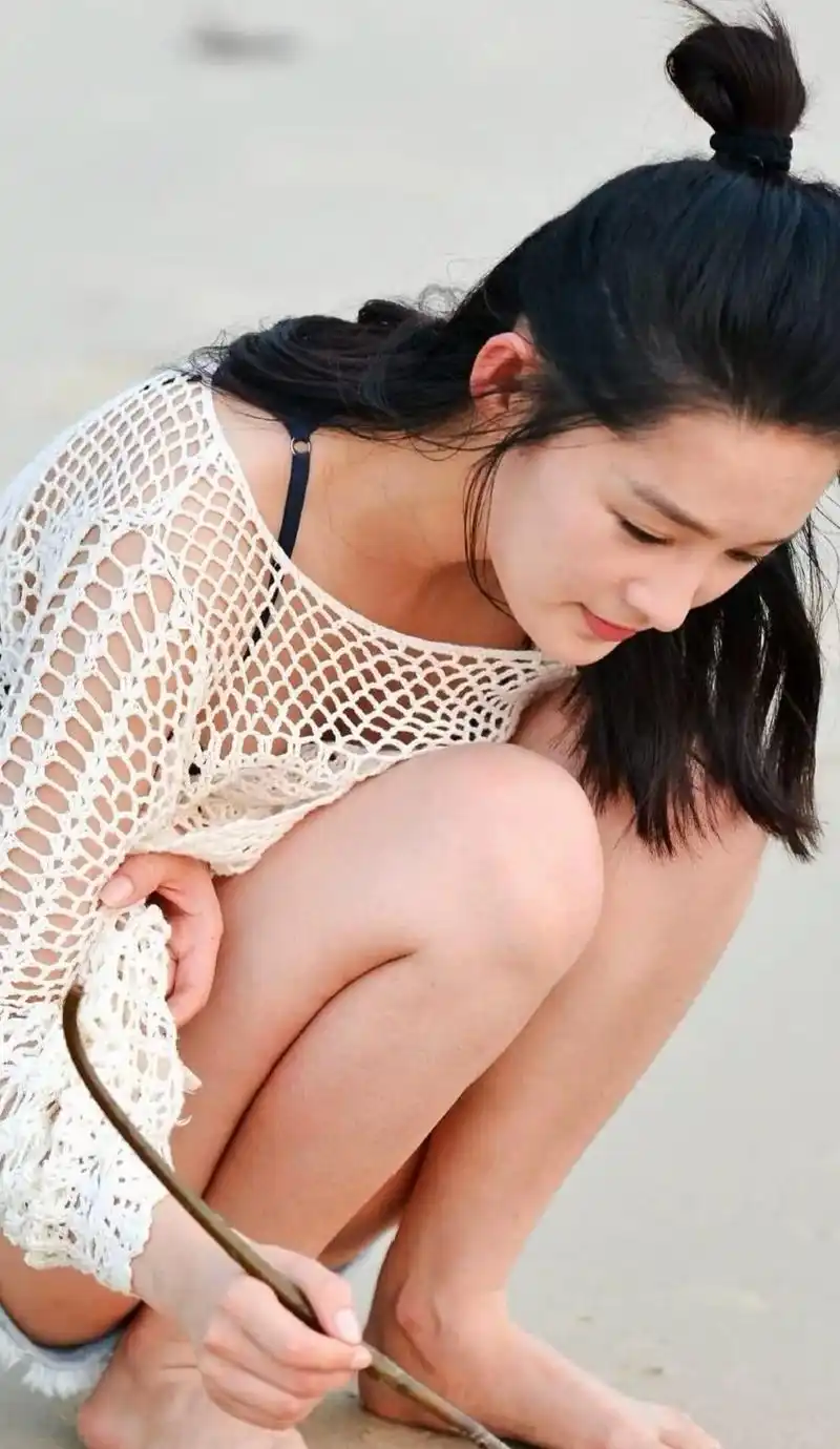 李沁魏大勋同游海边,两人就撒狗粮吧!"清新"cp甜得要命,齁甜