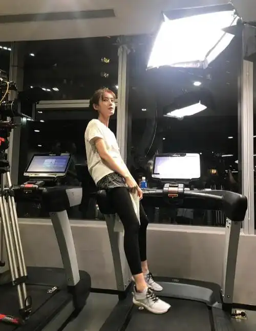 而李一桐长期以来都是一位运动爱好者,而且还是一位瑜伽高手,小编