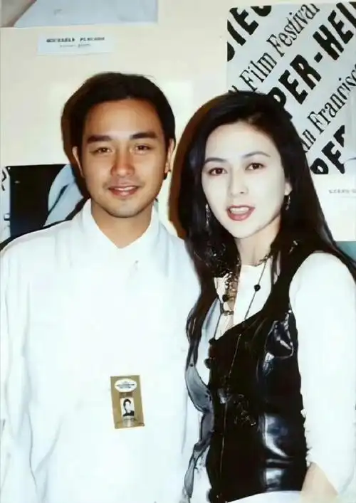 张国荣和各大女星的合照,那时候,没有美颜滤镜,主打一个自然真实,各个