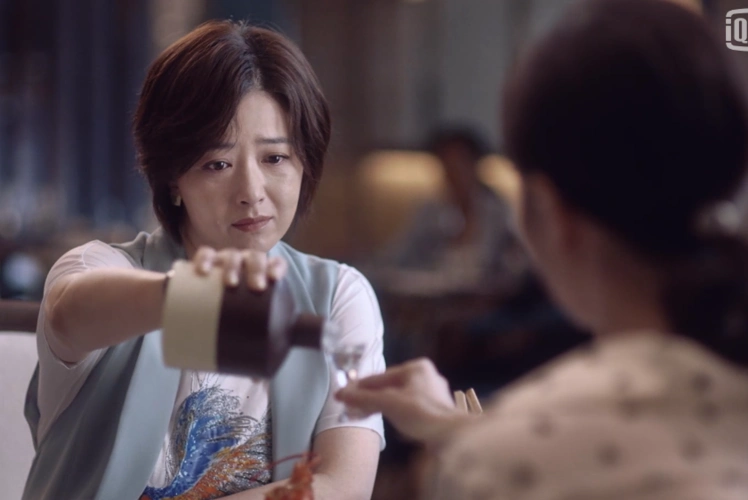 舍得酒作为电视剧《小舍得》的白酒行业独家合作伙伴,不仅深刻诠释了