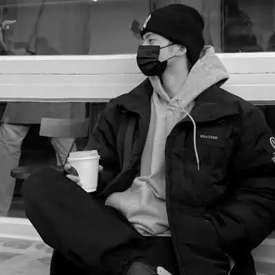 男头黑白真人头像高冷帅气图片