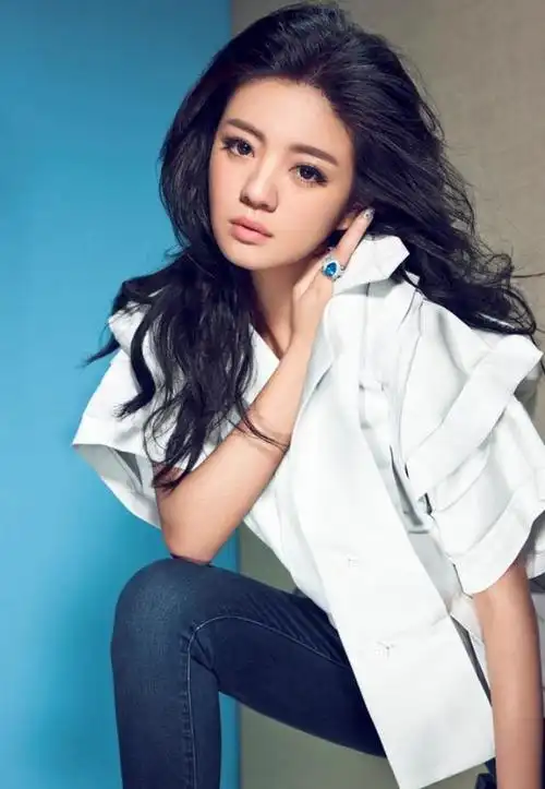 41岁安以轩甜美漂亮身材火辣性感女人味十足