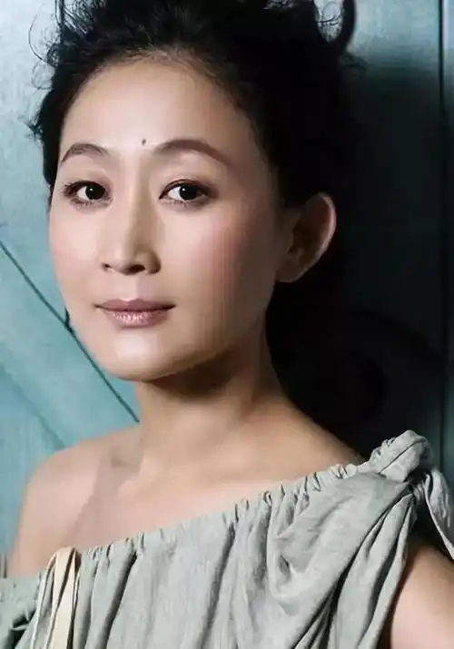 今年百花奖影后未到场却得奖,她竟然是什么来头?