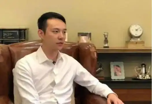 爷爷是霍英东,母亲是陈琪琪,看豪门富少霍启文的创业之路