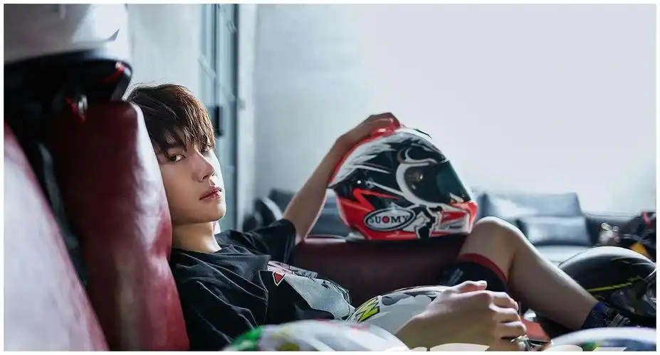 王一博14岁旧照曝光,帅气脸庞破整容传闻