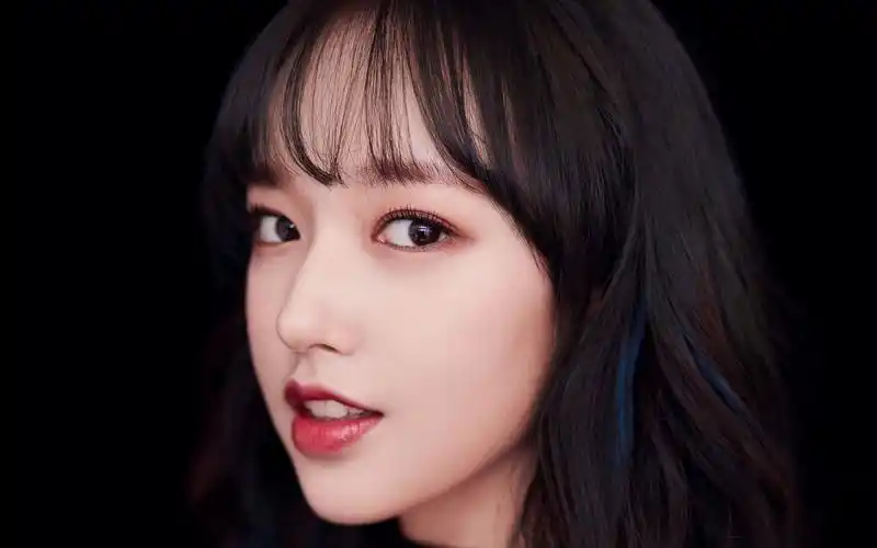 【宇宙少女】清纯又带着一丝性感的小奶潇