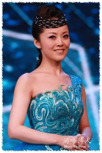 p>陈笠笠,生于湖南,毕业于中国音乐学院声歌系.