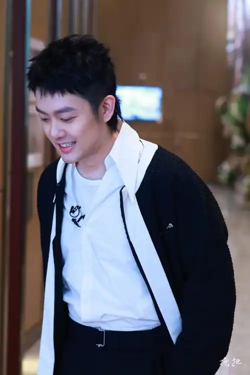 秦昊披荆斩棘的哥哥