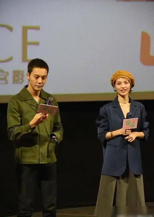 陈伟霆和钟楚曦在《宠爱》陪你跨年,要和爱的人一起去看哦!