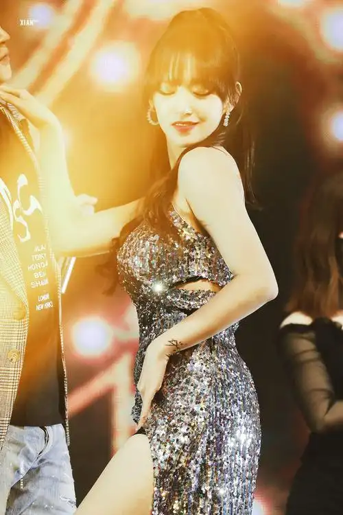 程潇天使脸蛋魔鬼身材