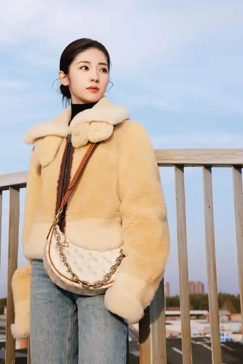 邢菲|演绎 coach经典型格-腾讯新闻