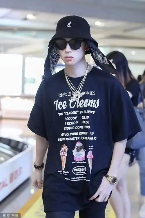 小鬼王琳凯最新机场街拍 all black装扮swag满满_高清图集_新浪网