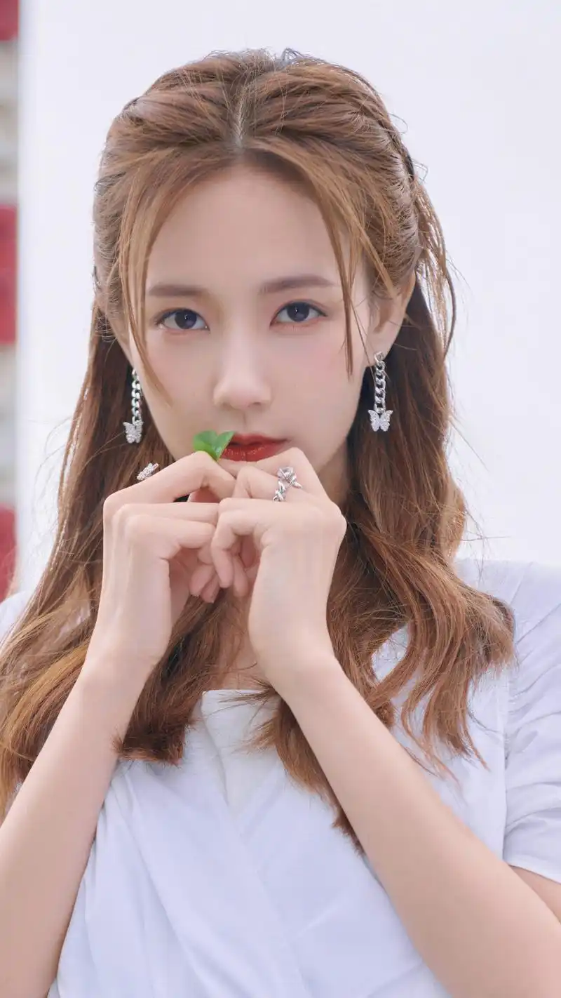 演员李一桐,笑眼弯弯,温柔女孩,演技出众,来看美照